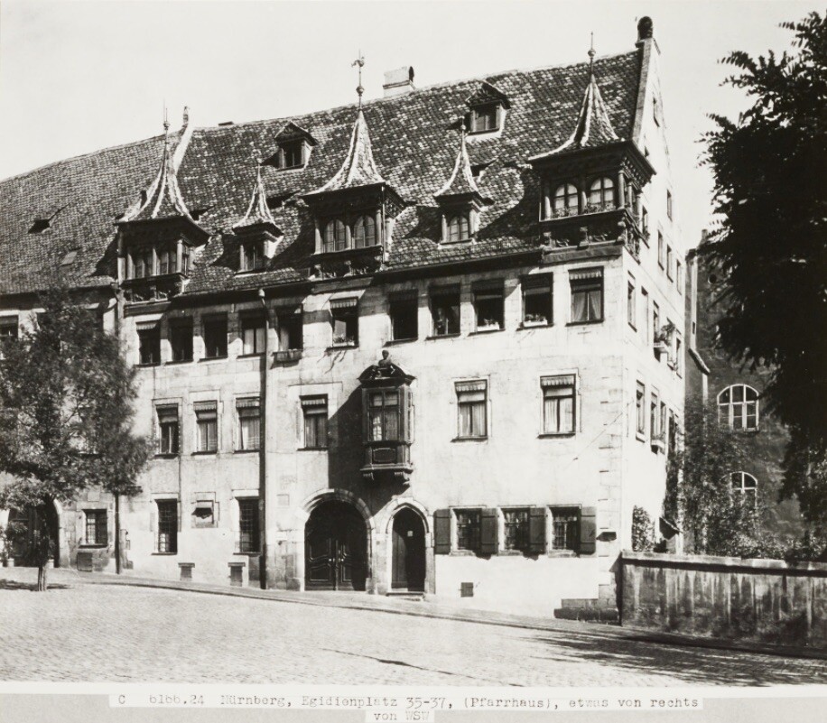 Egidienplatz-3537-Pfarrhaus.jpg